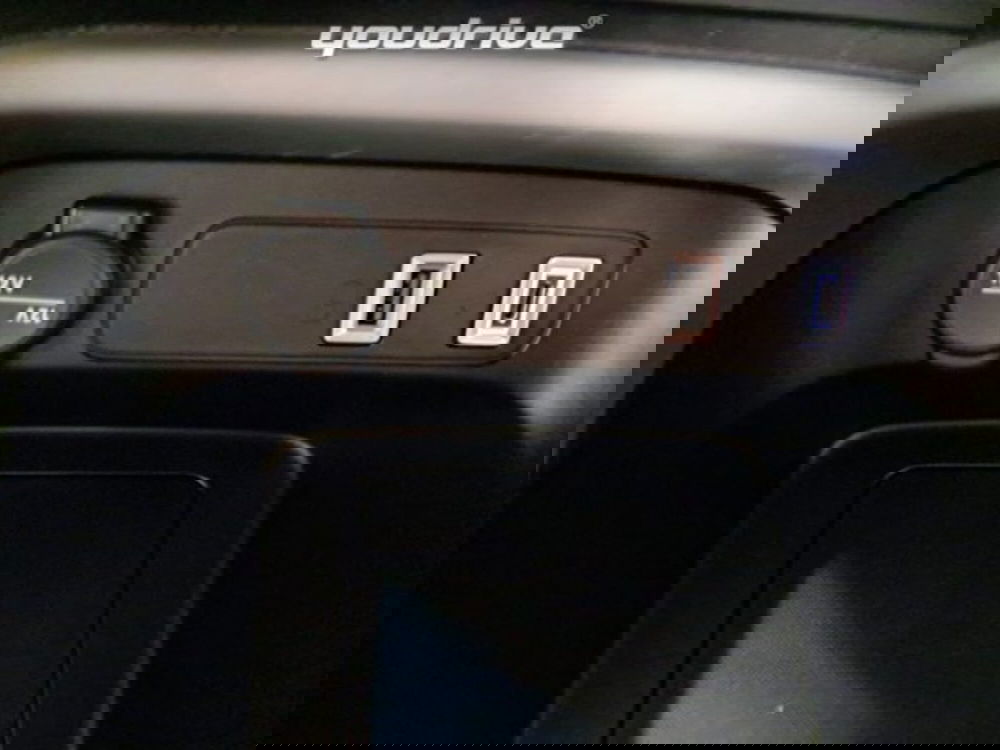 Jeep Avenger nuova a Napoli (15)