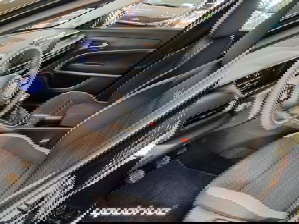 Jeep Avenger nuova a Napoli (8)