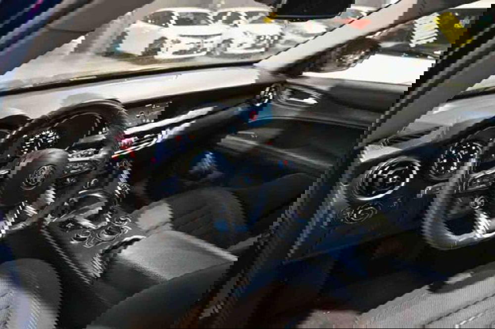 Alfa Romeo Stelvio usata a Torino (12)