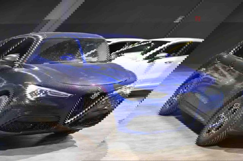 Alfa Romeo Stelvio usata a Torino (3)