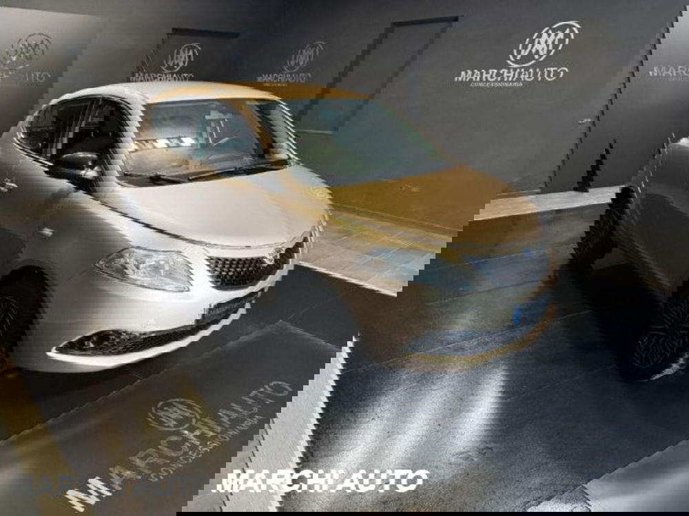 Lancia Ypsilon usata a Perugia (3)