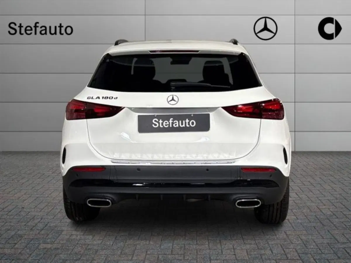Mercedes-Benz GLA SUV nuova a Bologna (6)