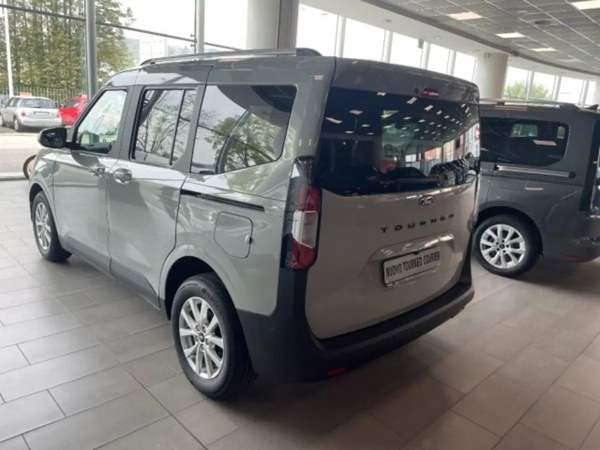 Ford Tourneo Courier nuova a Cuneo (5)