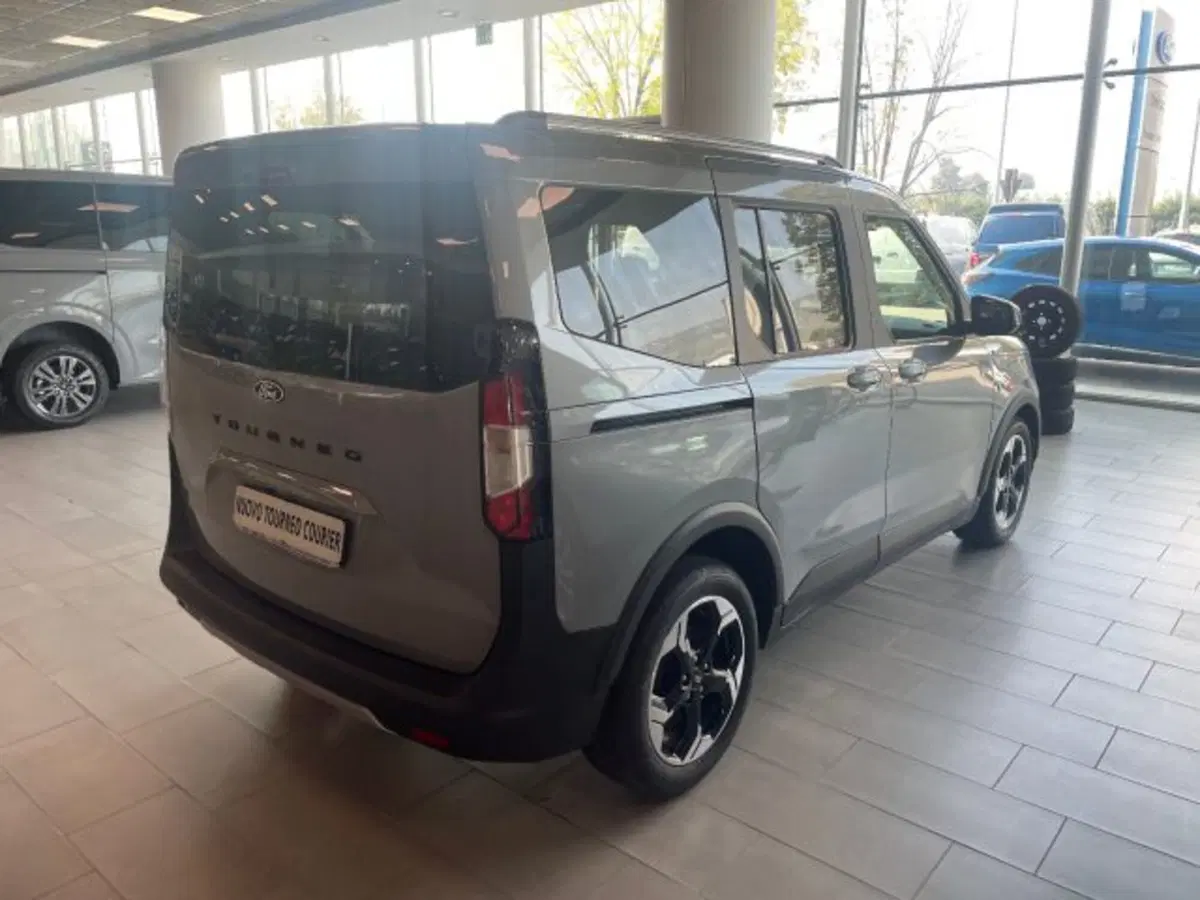 Ford Tourneo Courier nuova a Cuneo (3)