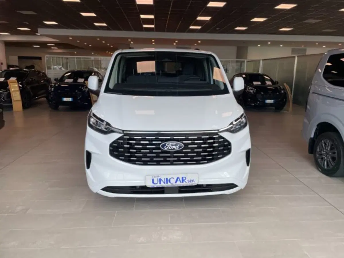 Ford Tourneo Custom nuova a Cuneo (3)