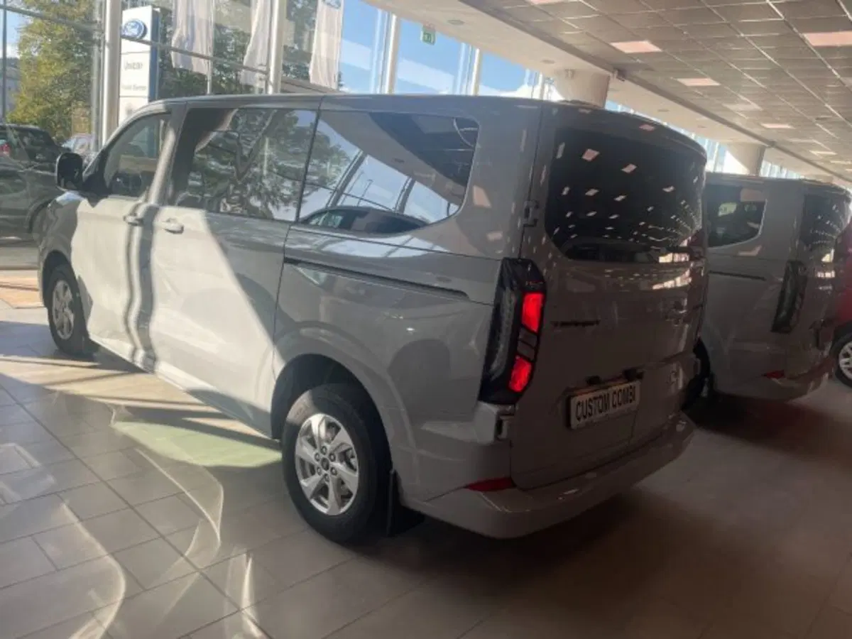 Ford Transit Custom Furgone nuova a Cuneo (4)