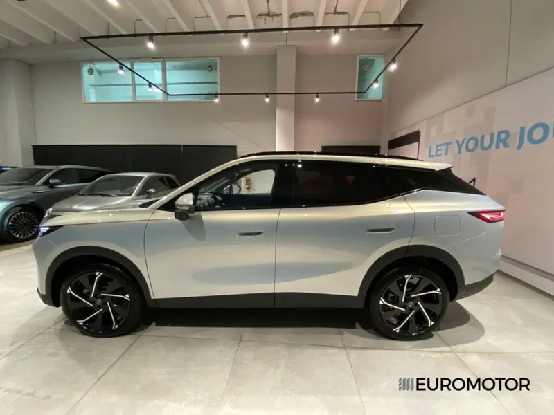 Omoda Omoda 7 SHS-P nuova a Bari (10)