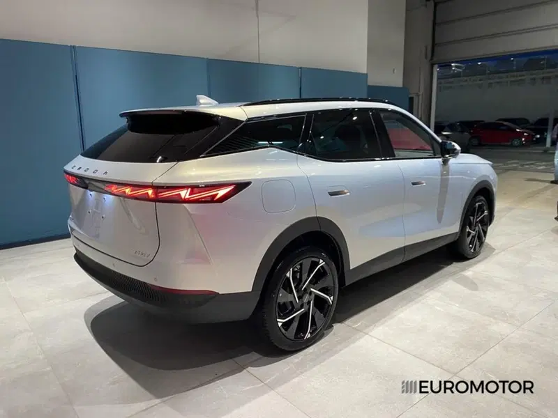 Omoda Omoda 7 SHS-P nuova a Bari (7)