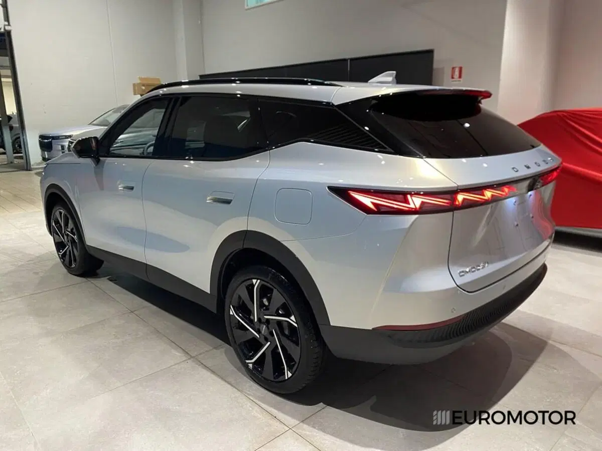 Omoda Omoda 7 SHS-P nuova a Bari (9)