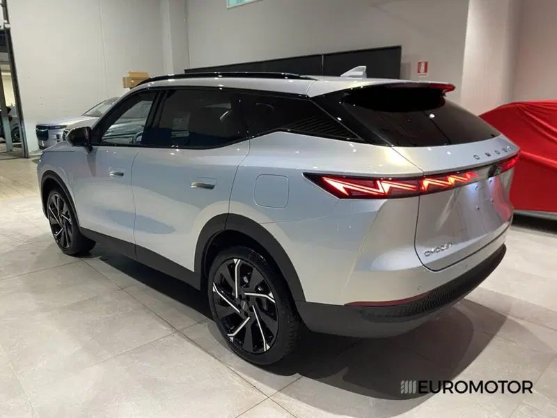 Omoda Omoda 7 SHS-P nuova a Bari (9)