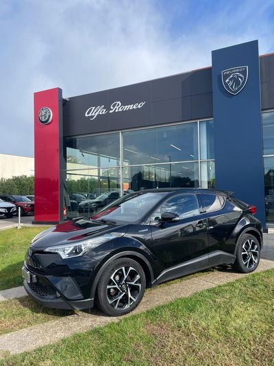 Toyota Toyota C-HR 1.8 hv Lounge fwd e-cvt del 2026 usata a Olbia