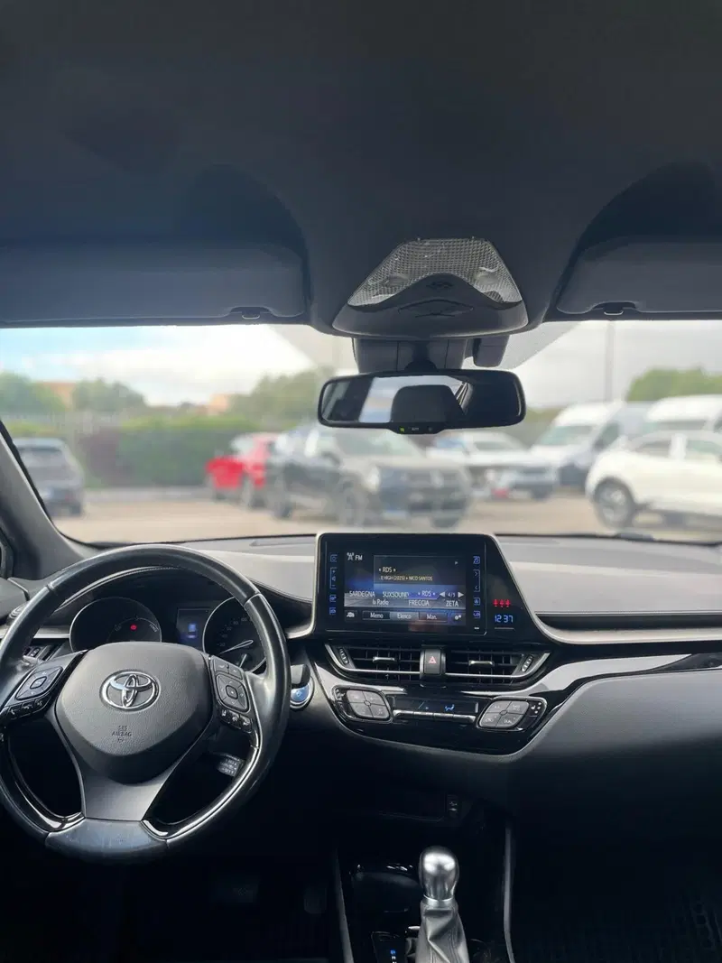 Toyota Toyota C-HR usata a Sassari (13)