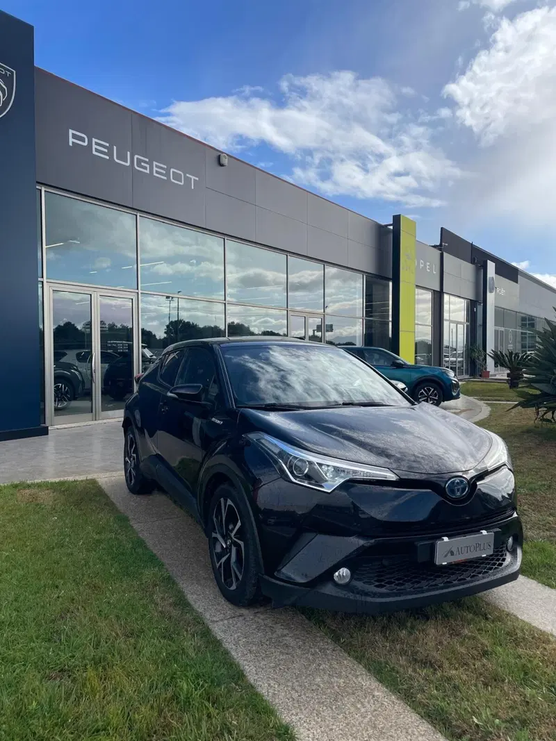 Toyota Toyota C-HR usata a Sassari (4)