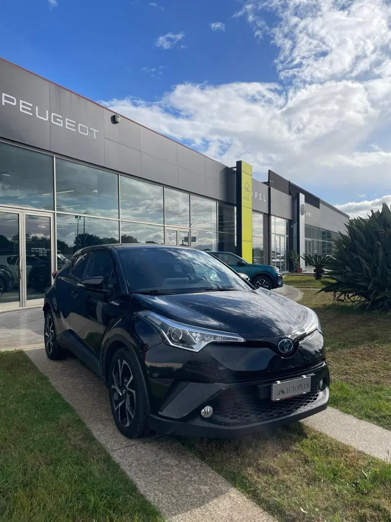 Toyota Toyota C-HR usata a Sassari (6)