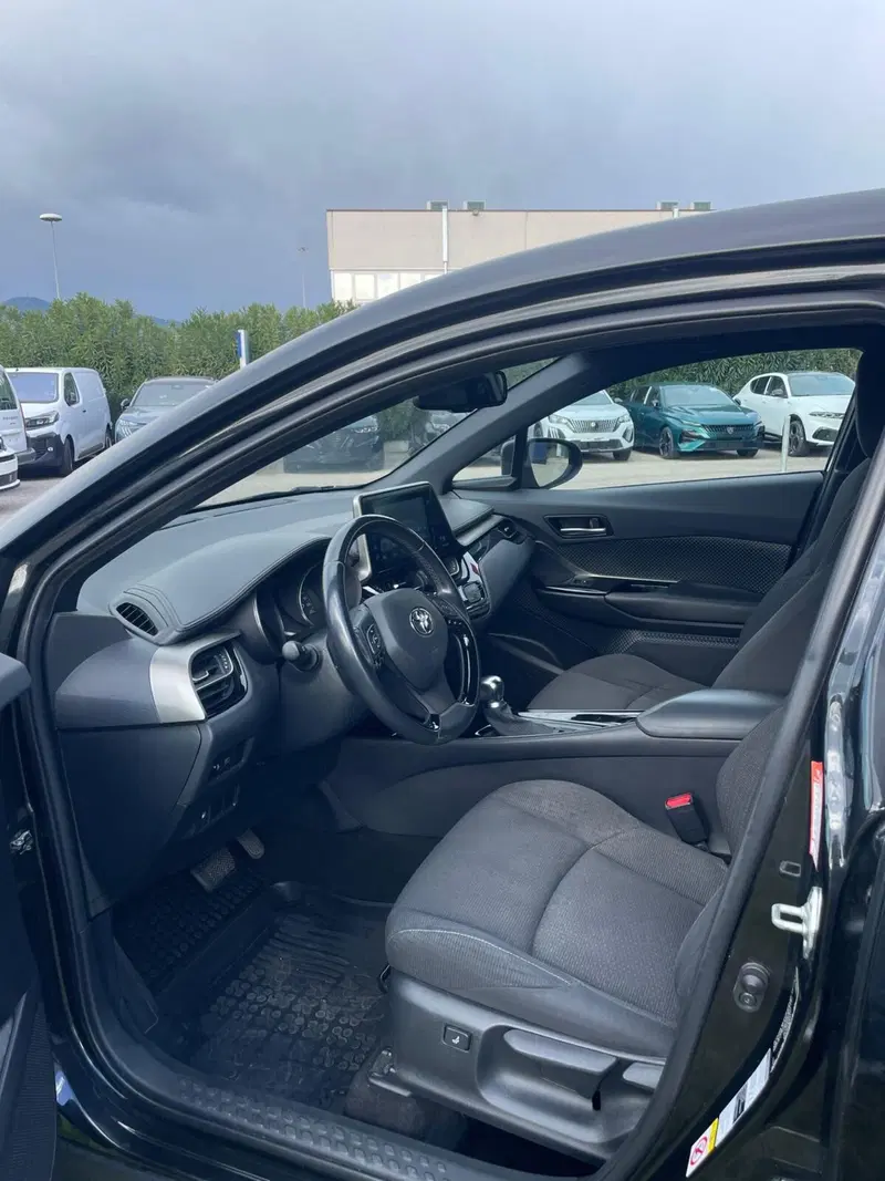 Toyota Toyota C-HR usata a Sassari (9)