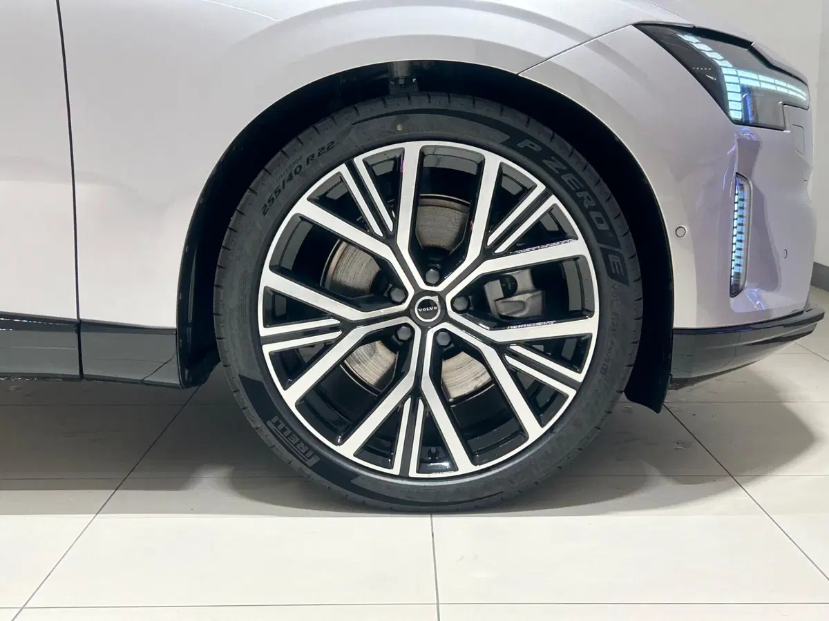 Volvo ES90 nuova a Napoli (9)