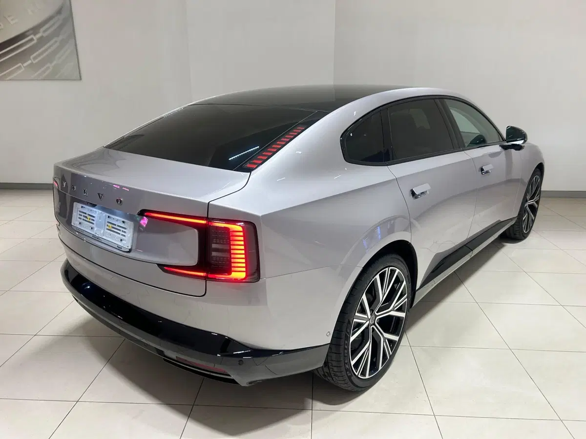 Volvo ES90 nuova a Napoli (2)
