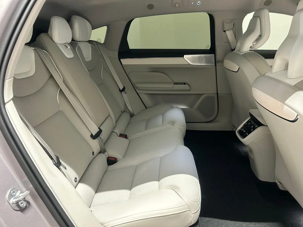 Volvo ES90 nuova a Napoli (5)
