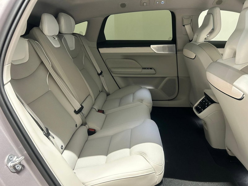 Volvo ES90 nuova a Napoli (5)
