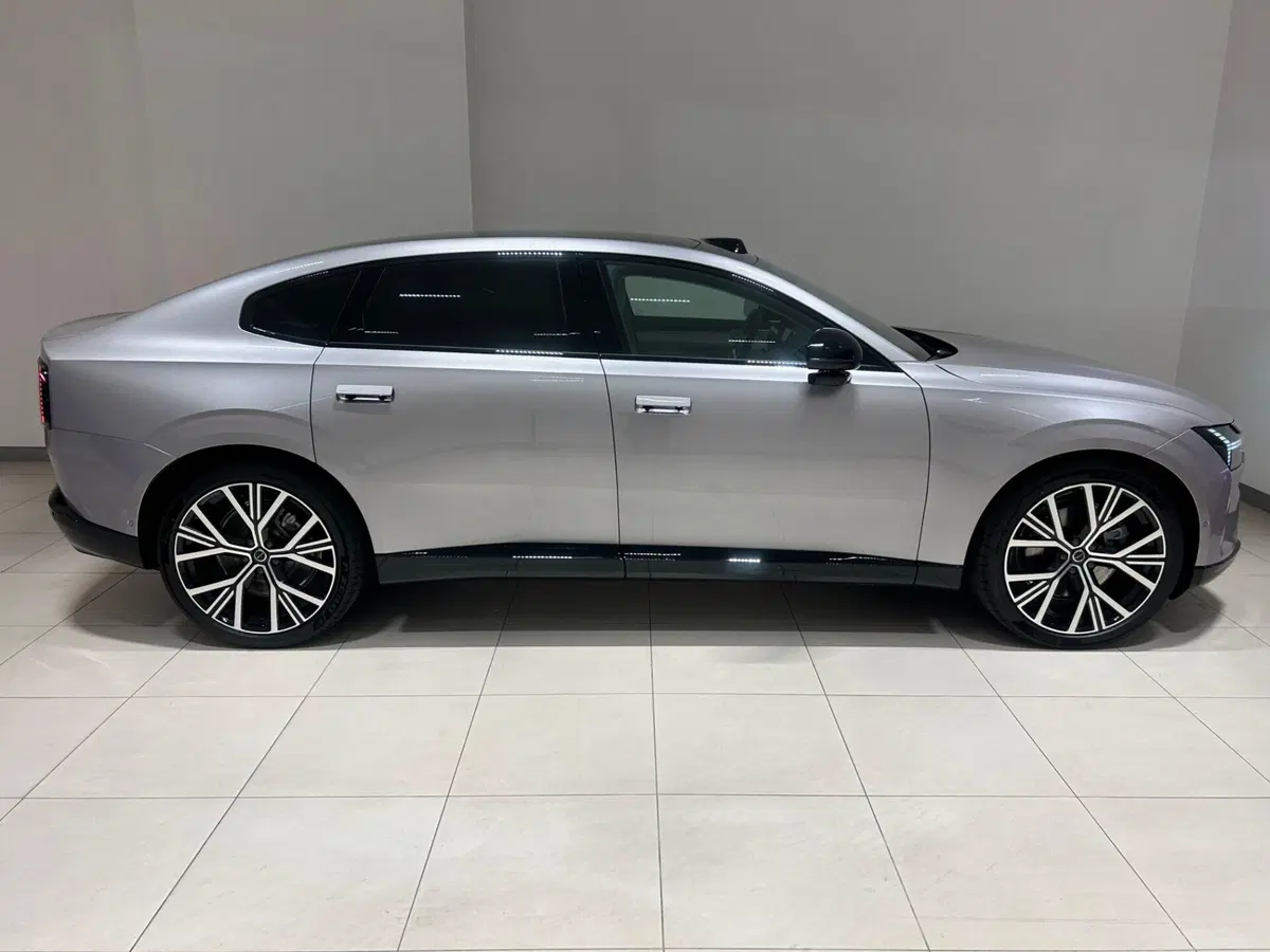 Volvo ES90 nuova a Napoli (6)