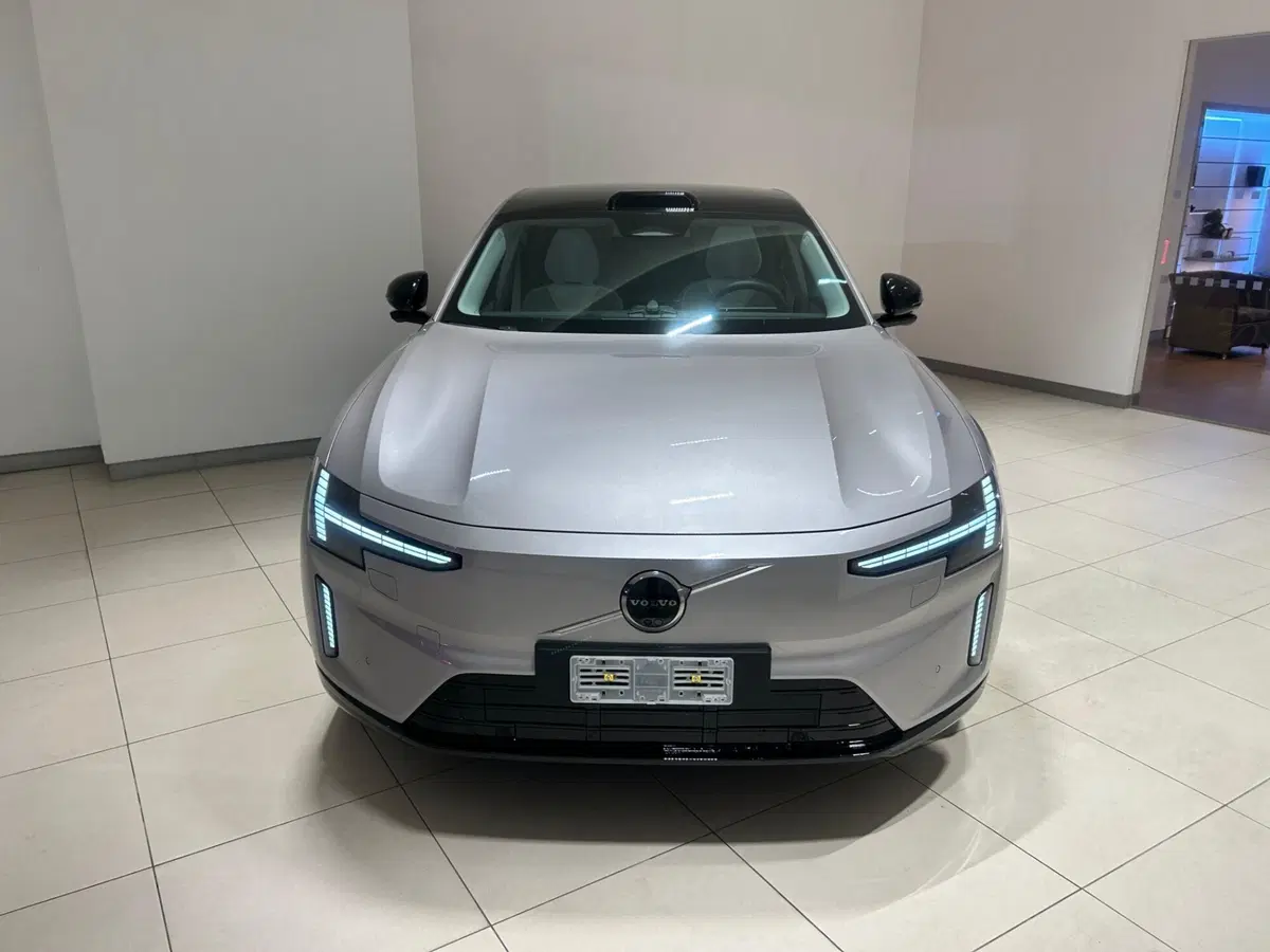 Volvo ES90 nuova a Napoli (8)