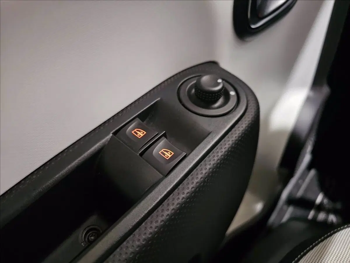 Renault Twingo usata a Palermo (17)