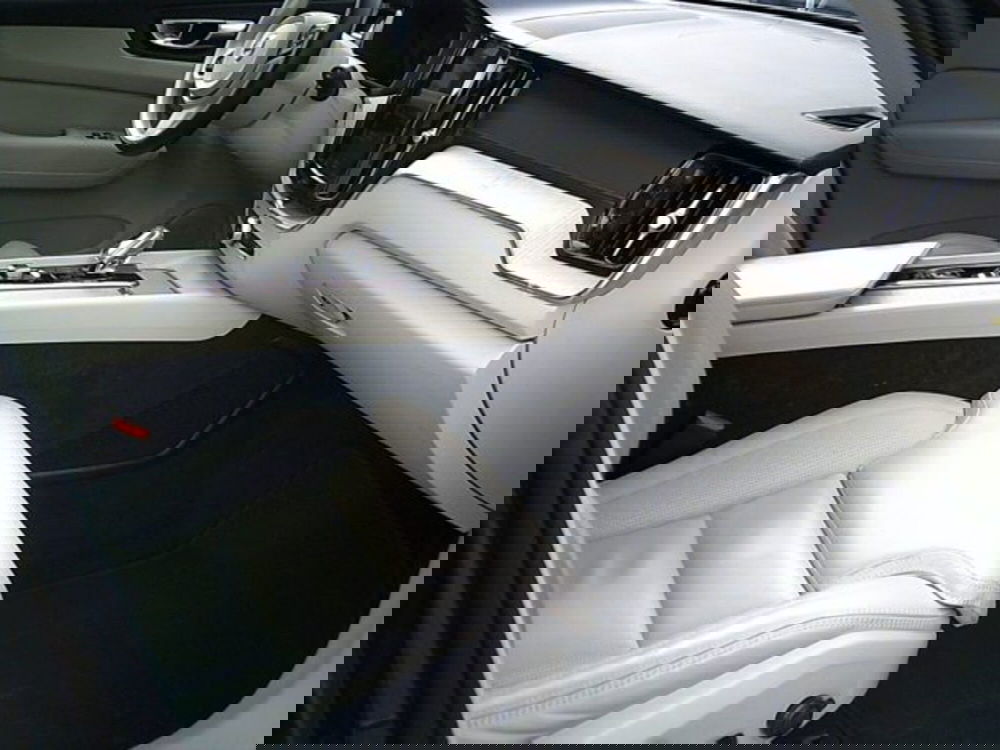 Volvo XC60 usata a Novara (8)