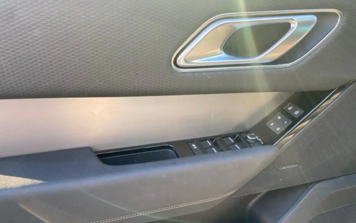 Land Rover Range Rover Velar usata a Livorno (15)