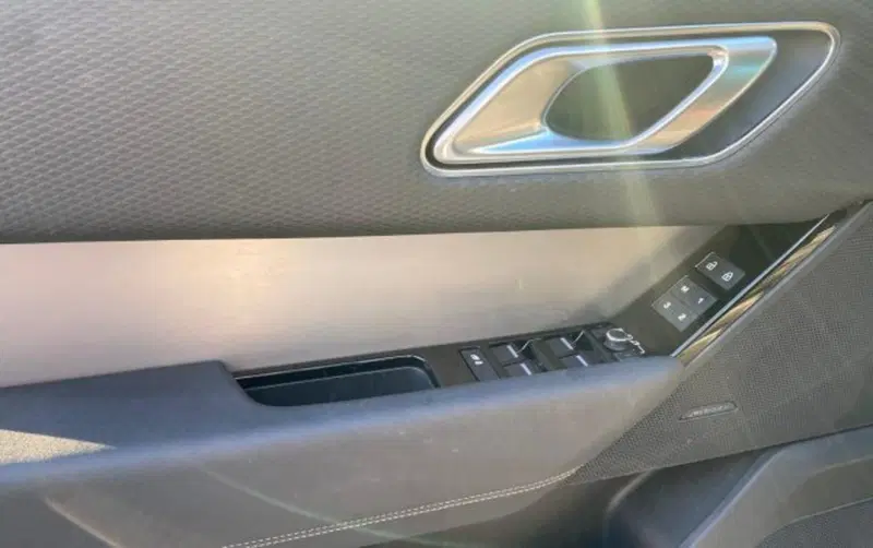 Land Rover Range Rover Velar usata a Livorno (15)