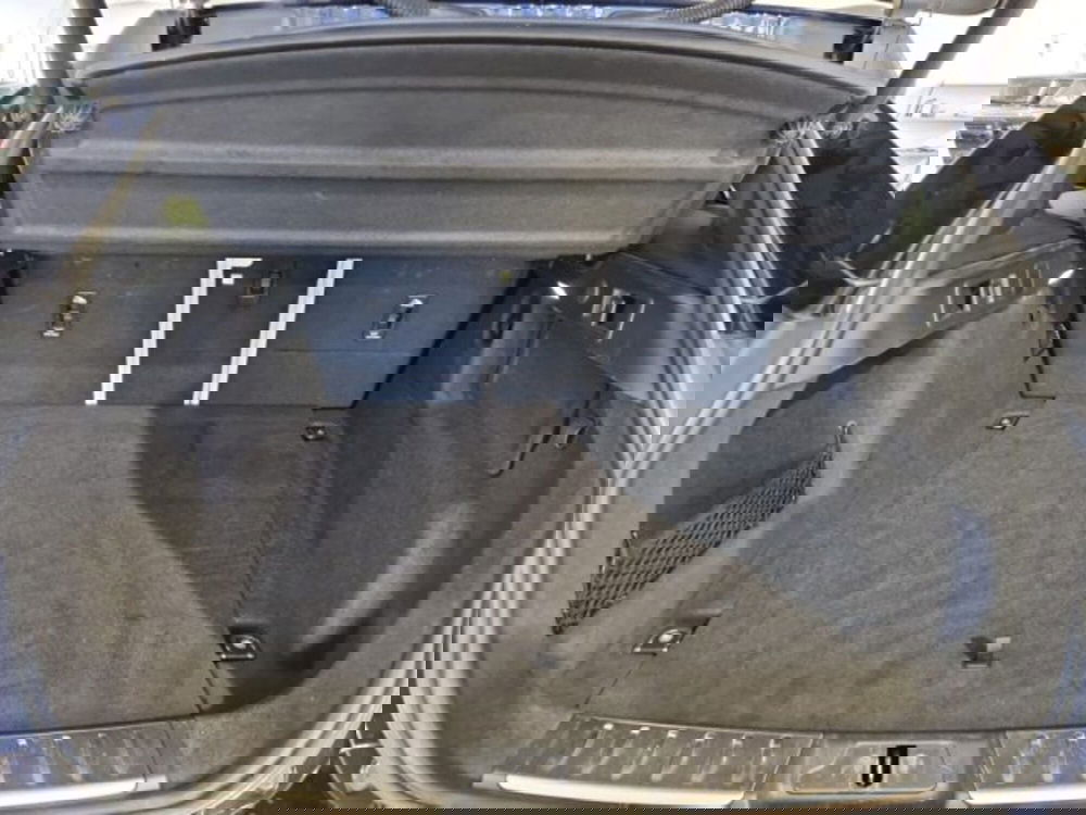 Jaguar F-Pace usata a Livorno (19)