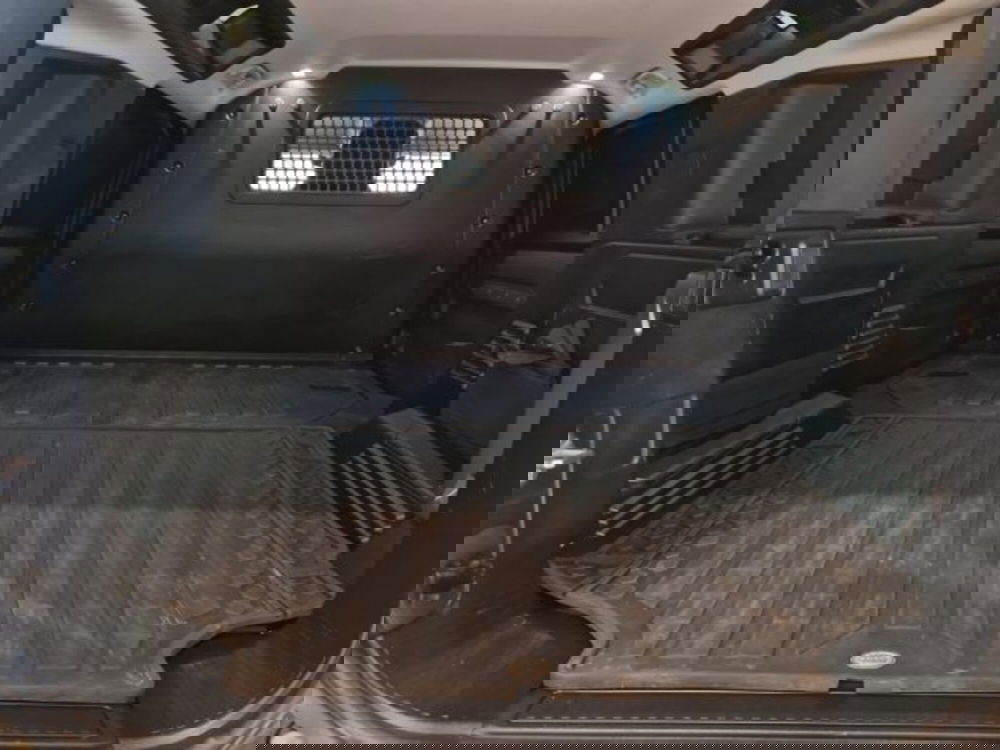 Land Rover Defender usata a Livorno (7)