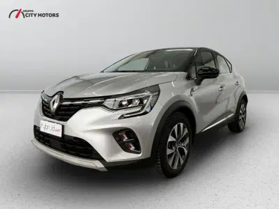 Renault Captur Plug-in Hybrid E-Tech 160 CV Intens del 2020 usata a Monza