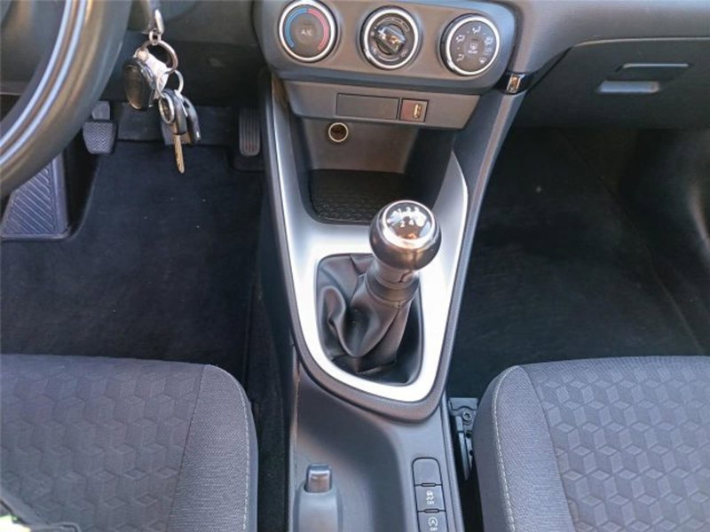 Toyota Yaris usata a Bari (19)
