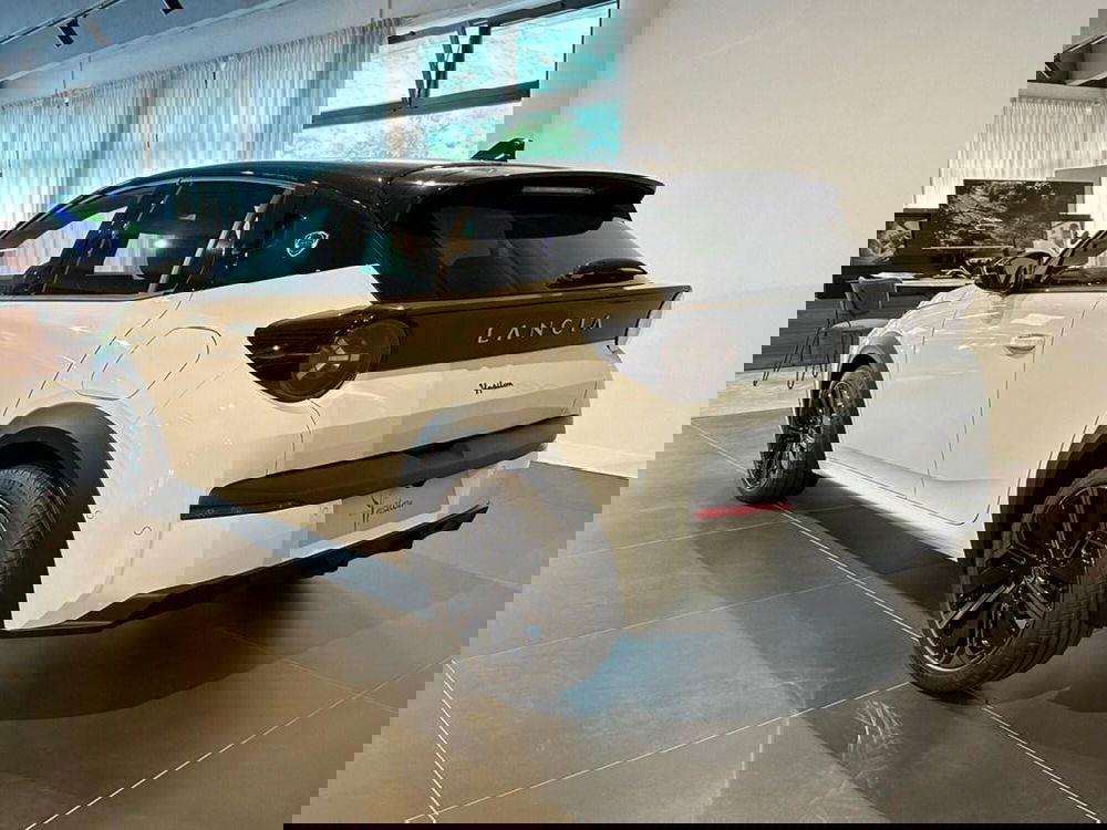 Lancia Ypsilon nuova a Sondrio (3)