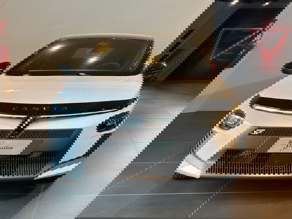 Lancia Ypsilon nuova a Sondrio (7)