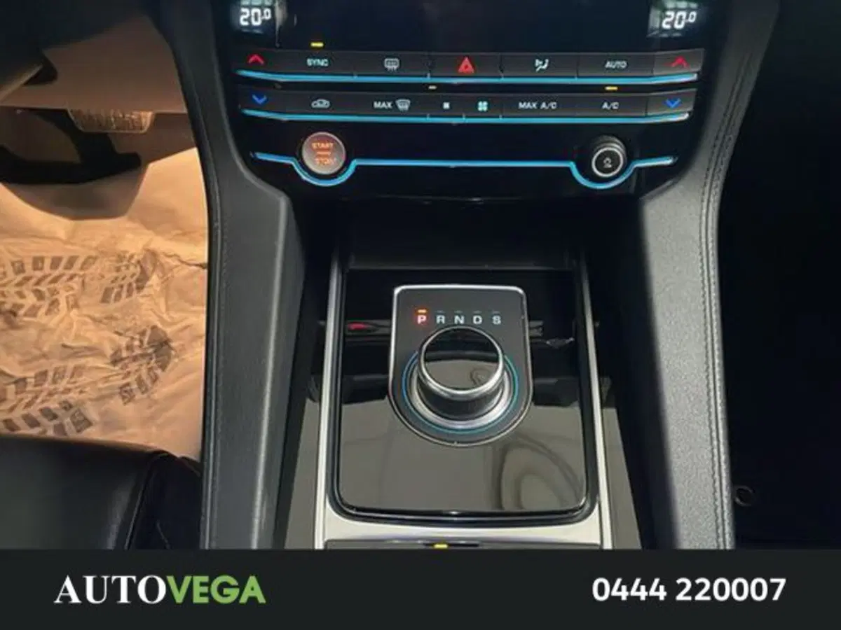 Jaguar F-Pace usata a Vicenza (11)