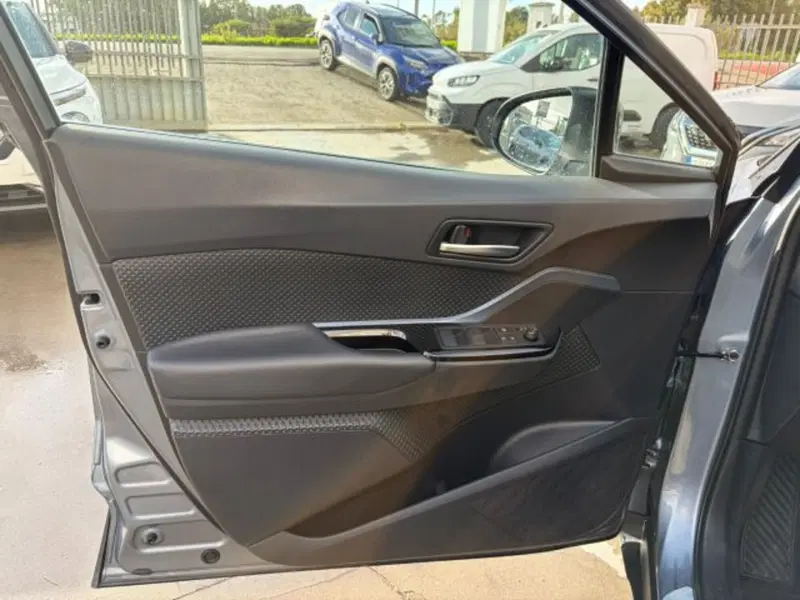 Toyota Toyota C-HR usata a Sassari (6)