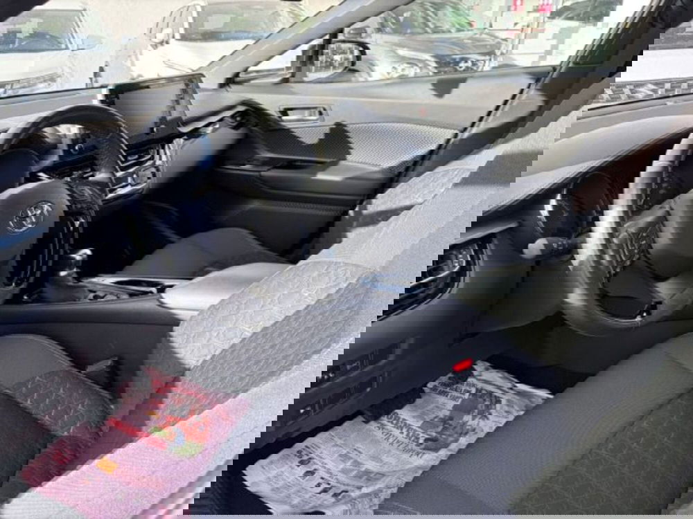 Toyota Toyota C-HR usata a Sassari (7)