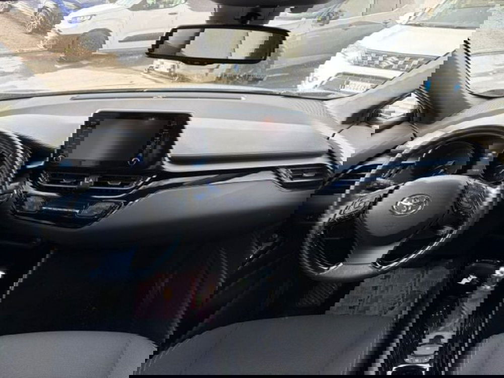 Toyota Toyota C-HR usata a Sassari (8)