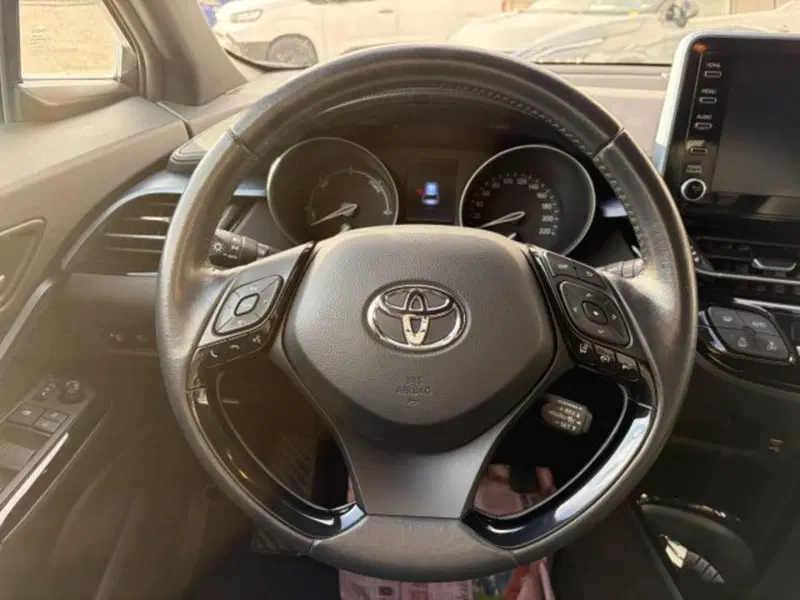 Toyota Toyota C-HR usata a Sassari (9)
