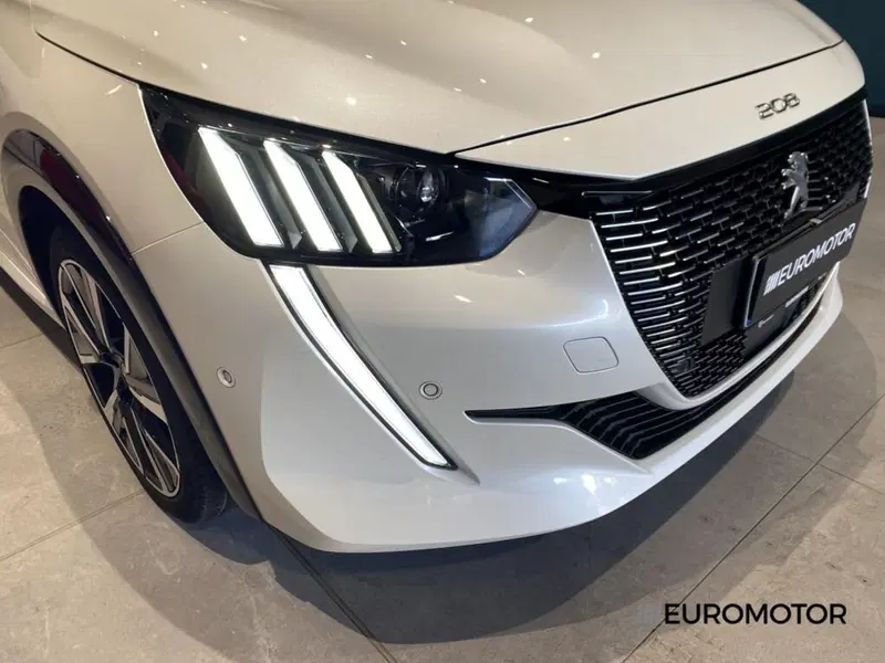 Peugeot 208 usata a Bari (4)
