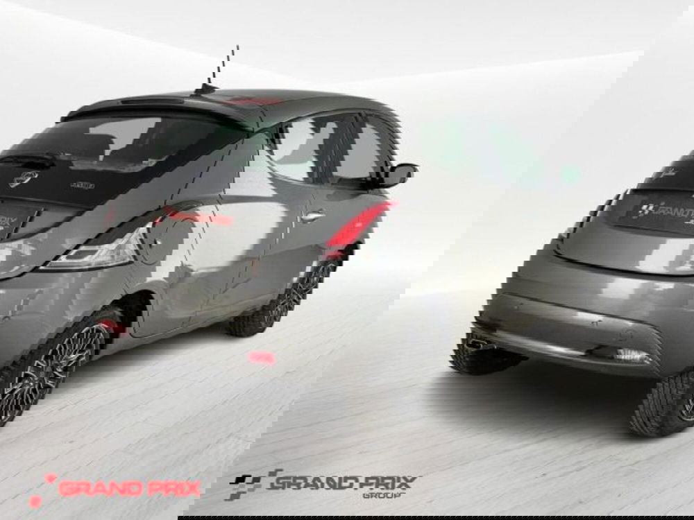 Lancia Ypsilon usata a Bologna (2)