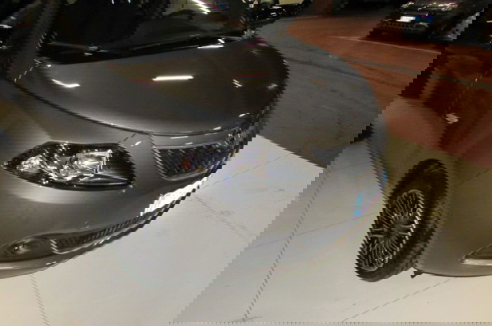Lancia Ypsilon usata a Milano (16)