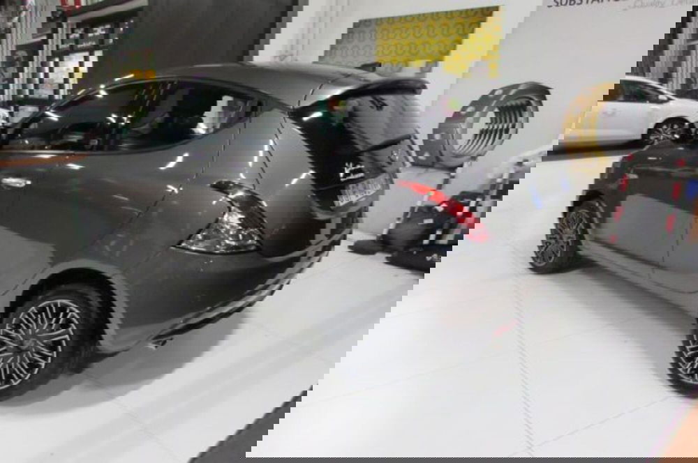 Lancia Ypsilon usata a Milano (3)