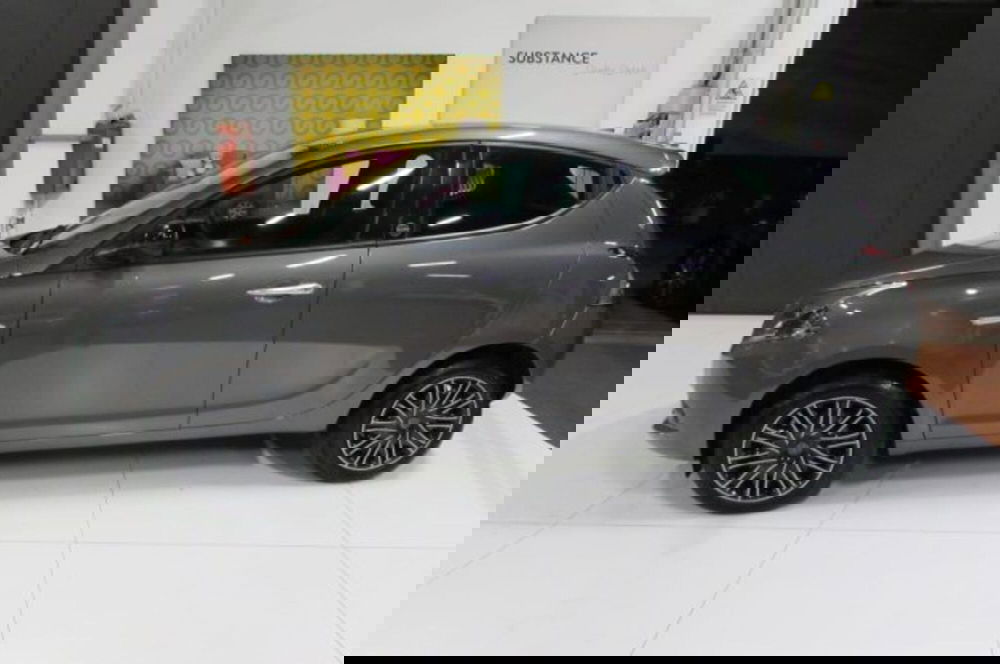 Lancia Ypsilon usata a Milano (4)