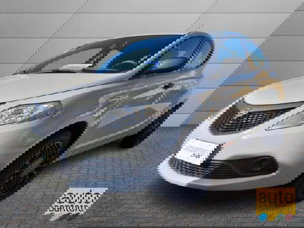 Lancia Ypsilon usata a Salerno