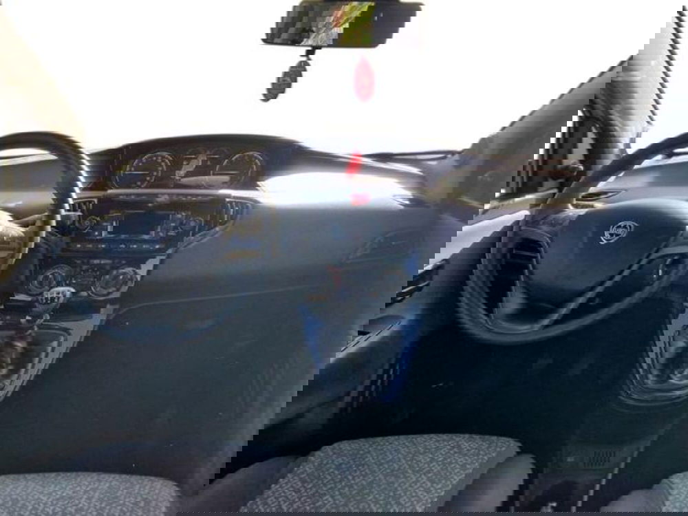 Lancia Ypsilon usata a Salerno (12)