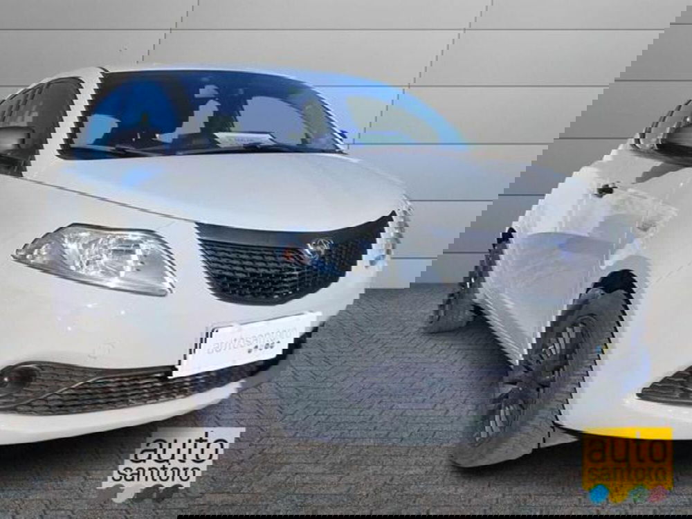 Lancia Ypsilon usata a Salerno (2)