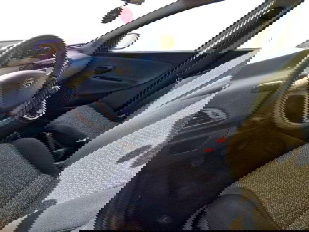 Lancia Ypsilon usata a Salerno (9)