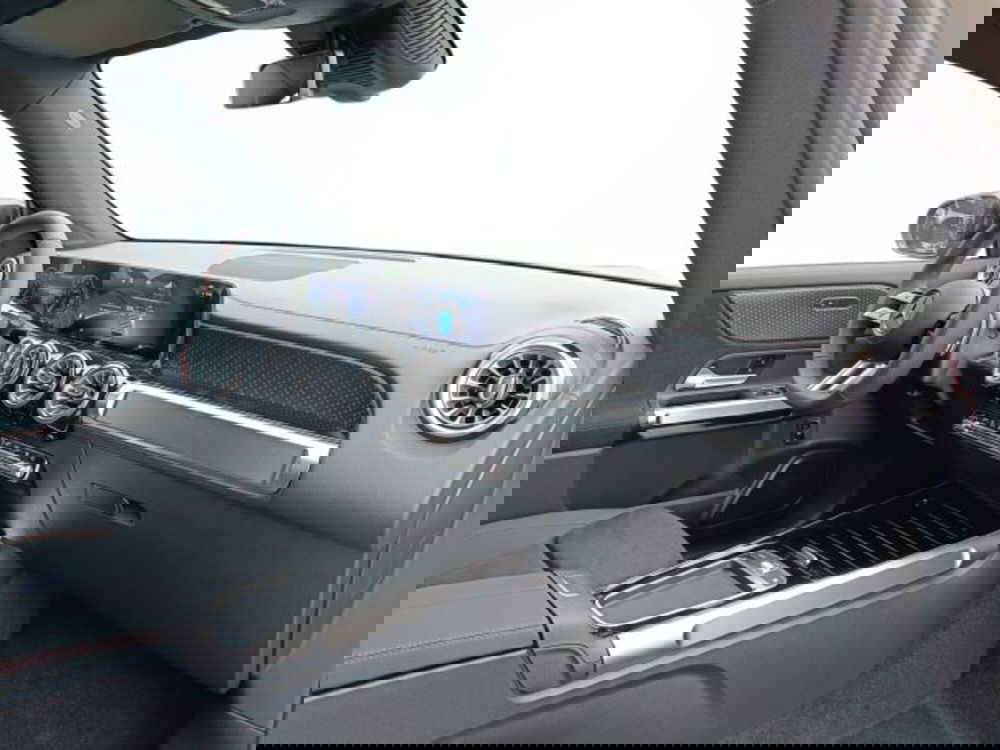 Mercedes-Benz EQB nuova a Teramo (10)